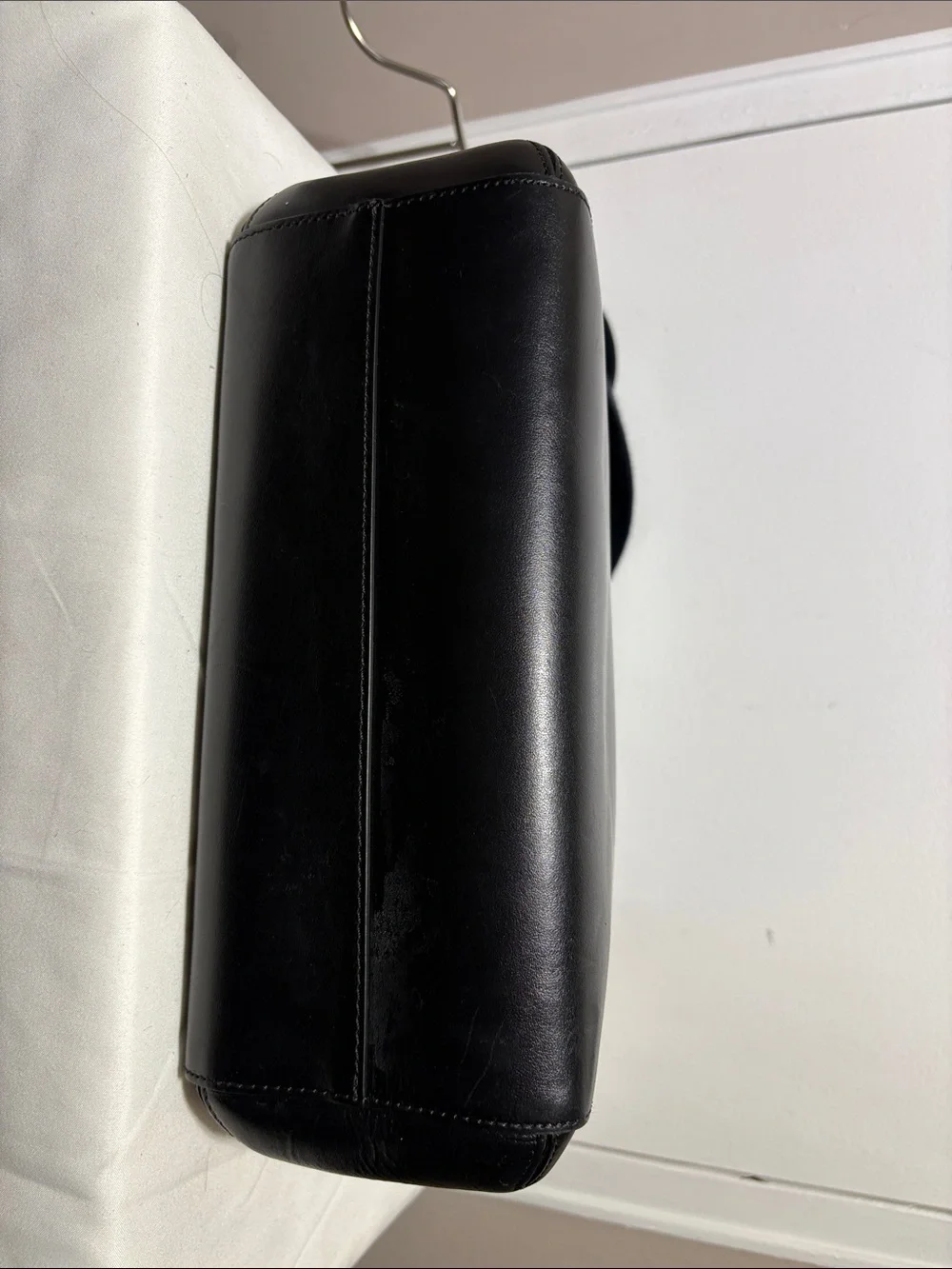 EVERLANE The Form Bag in black leather